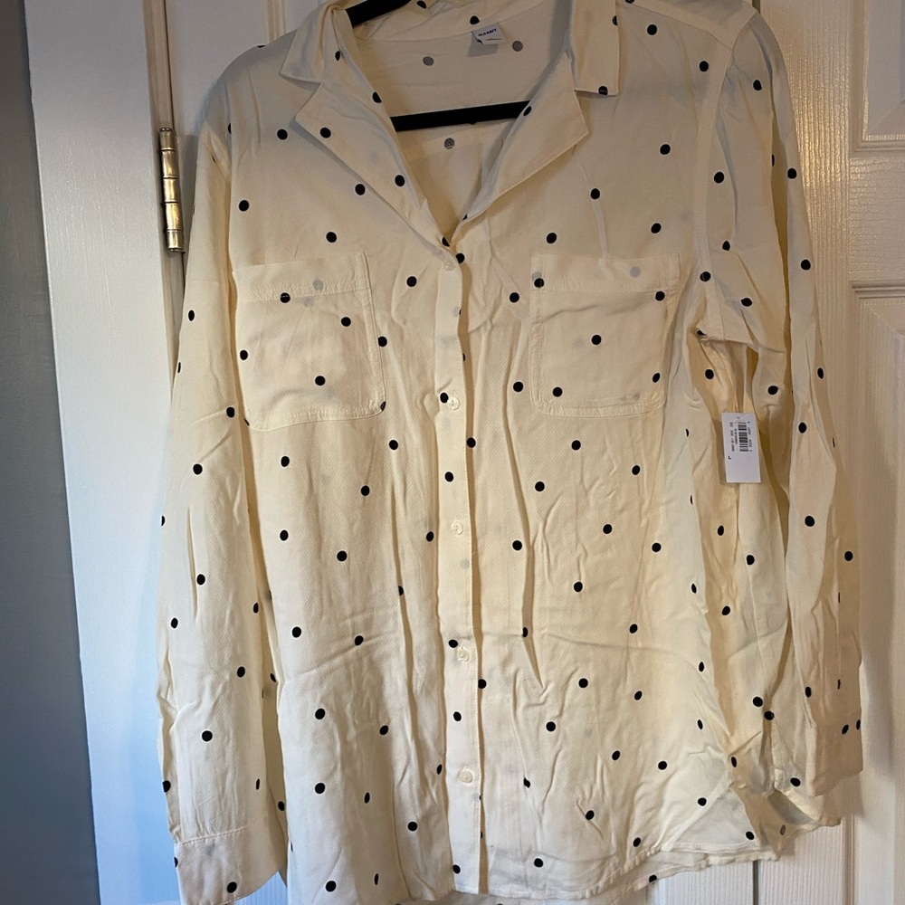 Old navy polka dot boyfriend fit button up size L NWT